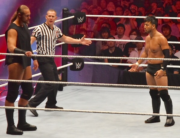 【WWE Live Tokyo】＜7.1両国＞ヒデオ・イタミ凱旋2戦目はビッグ・キャスが乱入　二人を蹴散らし無効試合に！