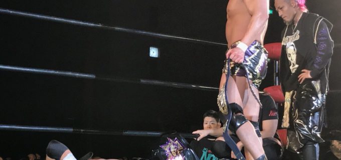 【プロレスリング・ノア】激闘を制したのは王者・原田。 ベルトを受け取ると直ぐ、HAYATAの元へ寄り、同士を思いやった。
