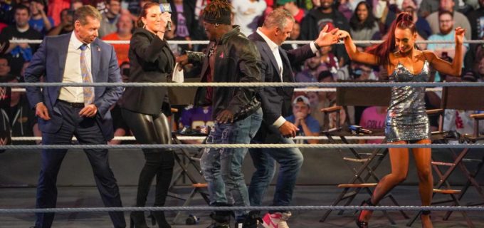 【WWE】マクマホン・ファミリー、「スマックダウン1000」をダンスで祝福