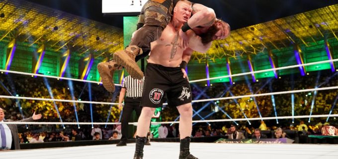 【WWE】レスナー、F5を5連発で空位のユニバーサル王座を獲得