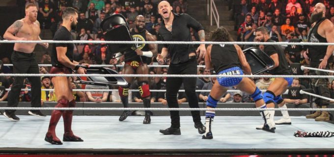 【WWE】負傷のストローマンが仲間とGM代理を撃破して王座挑戦権獲得