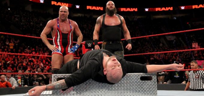 【WWE】ストローマン＆アングル、反則負けもコービン＆マッキンタイアをチョークスラム葬