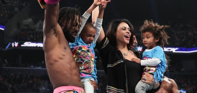 【WWE】キングストン、6人タッグ戦勝利を家族と祝福