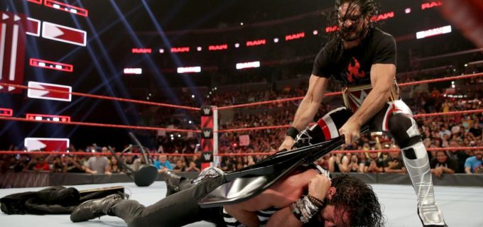 【WWE】特別ゲストレフェリーを襲撃したロリンズにコービンが報復