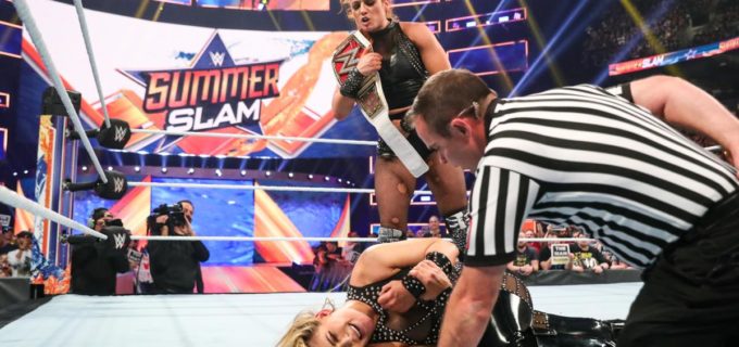 【WWE】王者ベッキーがサブミッション戦で強敵ナタリアを撃破