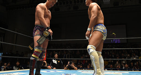 【新日本】試合後、なんとオカダがブリーフケースを蹴飛ばして挑発…！怒りの飯伏はドロップキックを発射!!11.28後楽園大会