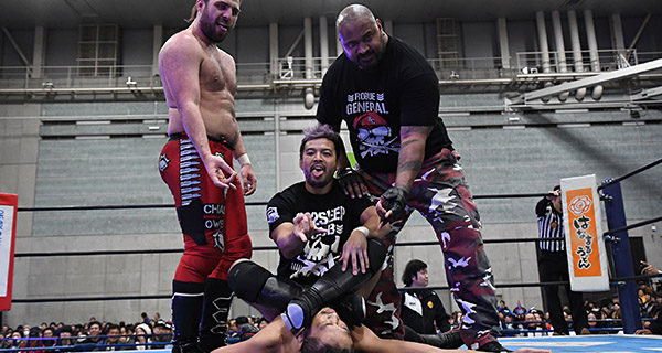 【新日本】ついにKENTAが“試合中”の後藤を急襲する暴挙！go 2 sleepで荒武者をKO…！