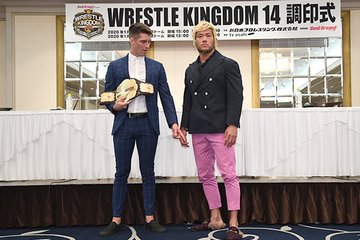 【新日本】「おまえが紫色のズボンをはいているかぎり、この調印書にはサインできない！」ザックがSANADAにまたも無法要求！報道陣のカメラを強奪！ファンタズモがやりたい放題!! ※東京ドーム調印式詳細