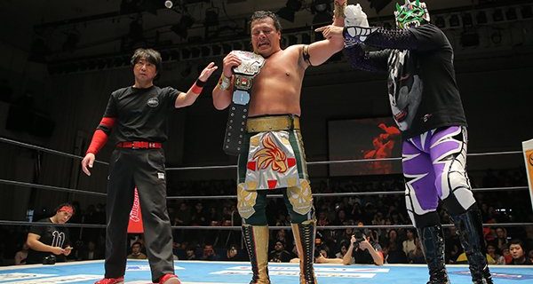 【新日本】白熱のCMLL世界ヘビー級選手権は、ウルティモ・ゲレーロが小島聡に薄氷防衛！バックステージでは“親分”が断言！「コジマが望むなら、いつでもどこでもリマッチをさせてやるぞ！」