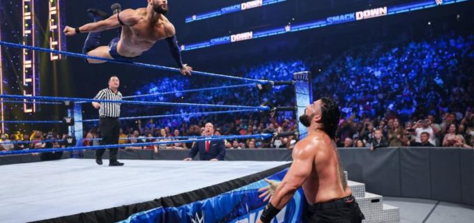 【WWE】ローマン・レインズがフィン・ベイラーを策略にはめて王座防衛に成功