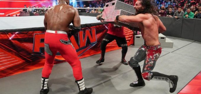【WWE】“筋肉魔人”ラシュリーがPPV「DAY1」を前に前哨タッグ戦を制すもロリンズ&オーエンズの襲撃に沈む