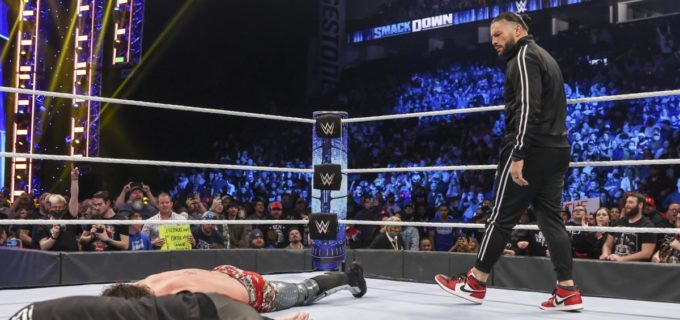 【WWE】次期王座挑戦者ロリンズがウーソズの“リングサイド禁止”条件を勝ち取ってレインズとの王座戦に弾み