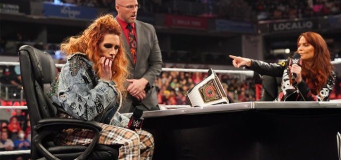 【WWE】“女子レジェンド”リタが調印式で王座奪取を宣言「私がロウ女子王者になるのよ」
