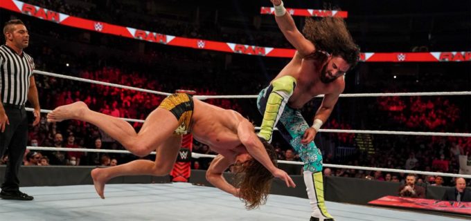【WWE】ロリンズがタッグ戦でリドルを撃破！WWE王座エリミネーション・チェンバー戦へ弾み