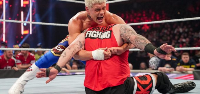 【WWE】“アメリカン・ナイトメア”ローデスがロリンズの“悪友”オーエンズをリングアウト裁定で制す