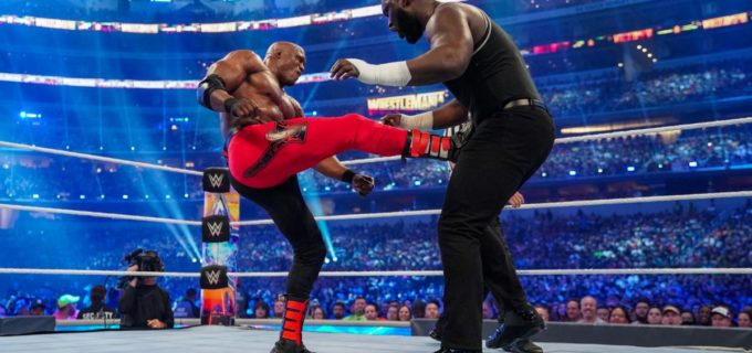 【WWE】“筋肉魔人”ラシュリーが祭典WMで“巨人”オモスとのモンスター対決を制す