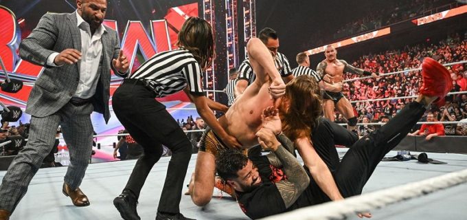 【WWE】ブラッドラインが「WMバックラッシュ」を前にマッキンタイア&RKブロと再び大乱闘