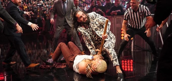 【WWE】ローデスがロリンズの騙し討ちスレッジハンマー攻撃で撃沈！