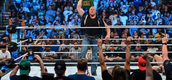 【WWE】ブロック・レスナーが「サマースラム」を前に“Mr. MITB”セオリーをF5で襲撃