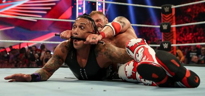 【WWE】ベス・フェニックスが夫エッジを死守！パイプ椅子で威嚇してジャッジメント・デイを追い払う