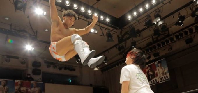【DDT】世界初の“インターンレスラー”鈴木翼がプロレスデビュー戦で高尾蒼馬に敗戦「心の部分を強くして、いいレスラーに成長していきたい」